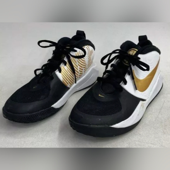 Nike Team Hustle D9 GS 'Black Metallic Gold' Size 5Y Like New MSRP $99 - Picture 3 of 6
